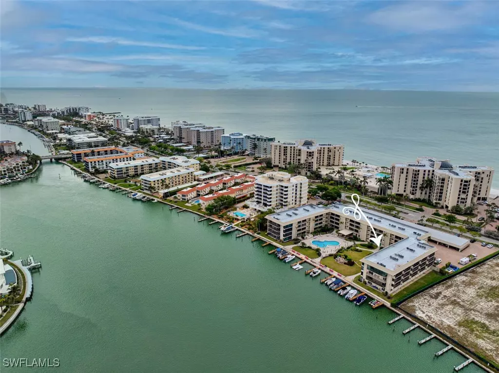 Naples, FL 34103,3200 Gulf Shore BLVD N #102