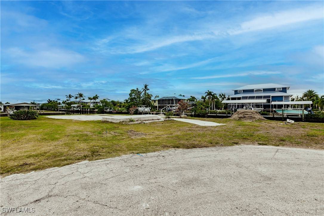 2680 Patterson CT, St James City, FL 33956