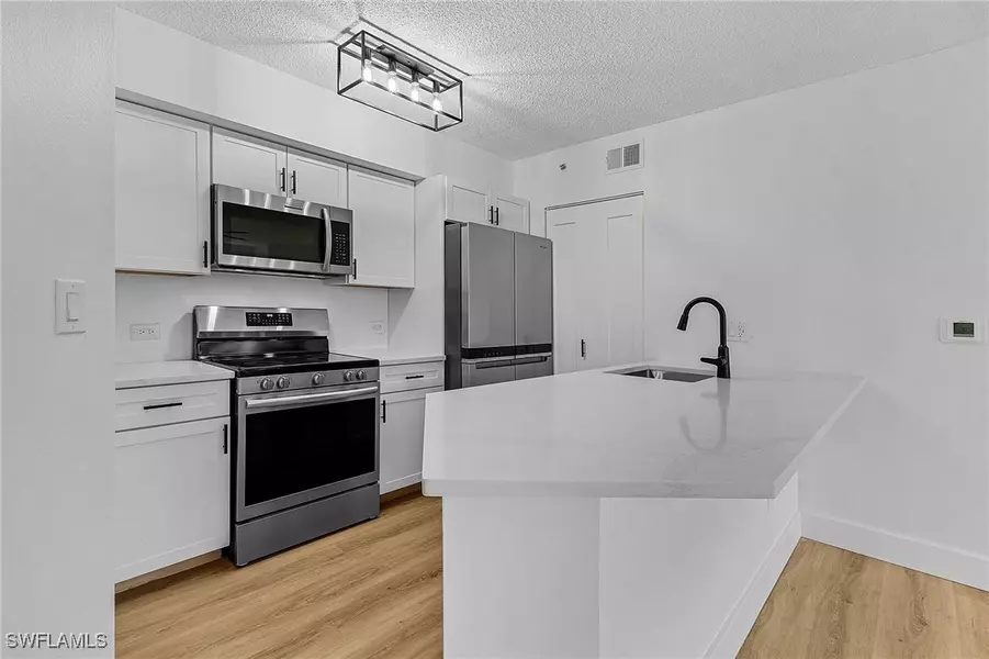 8950 Colonnades CT E #817, Bonita Springs, FL 34135