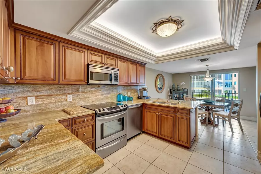 4451 Gulf Shore BLVD N #406, Naples, FL 34103