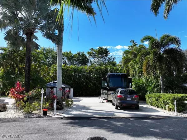 10019 RAMBLEWOOD CT, Fort Myers, FL 33905