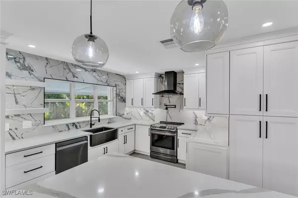 8126 Valencia RD, Fort Myers, FL 33967