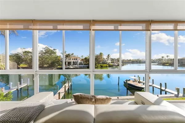1910 Gulf Shore BLVD N #212,  Naples,  FL 34102