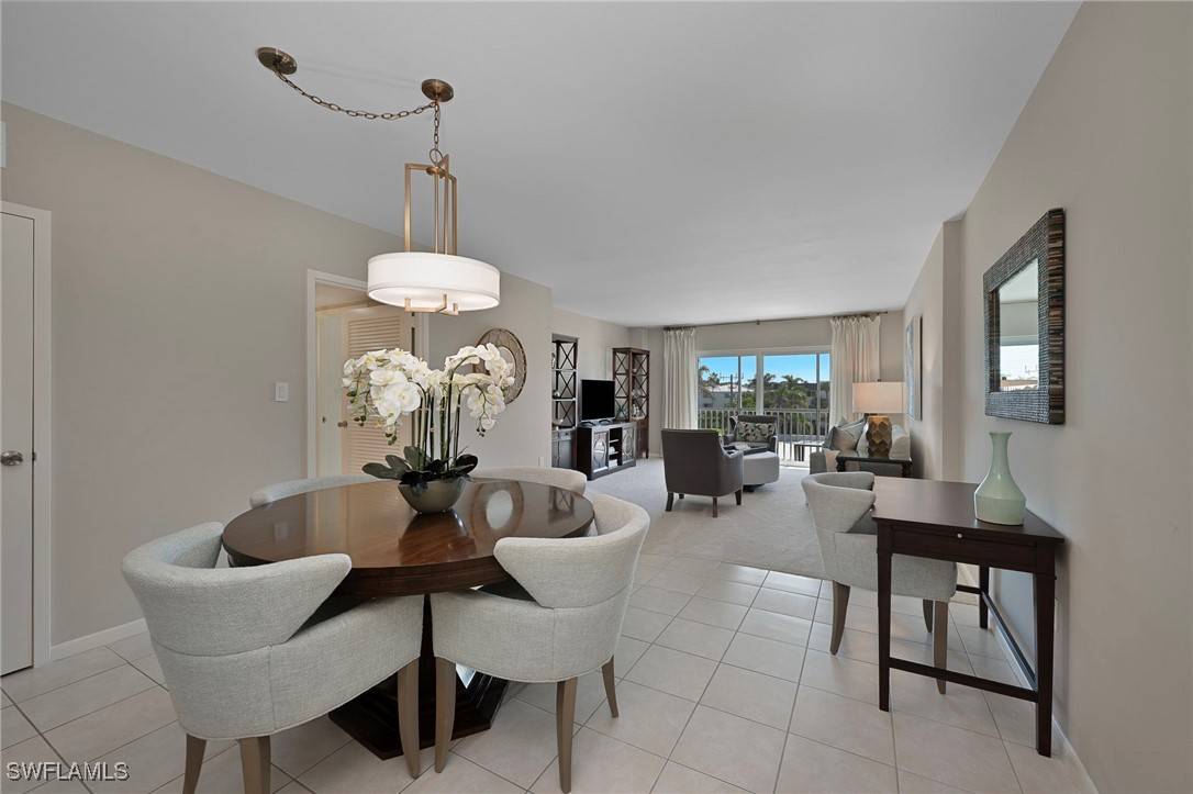Naples, FL 34102,1977 Gulf Shore BLVD N #306