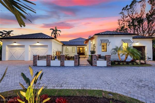 424 Spinnaker DR, Naples, FL 34102