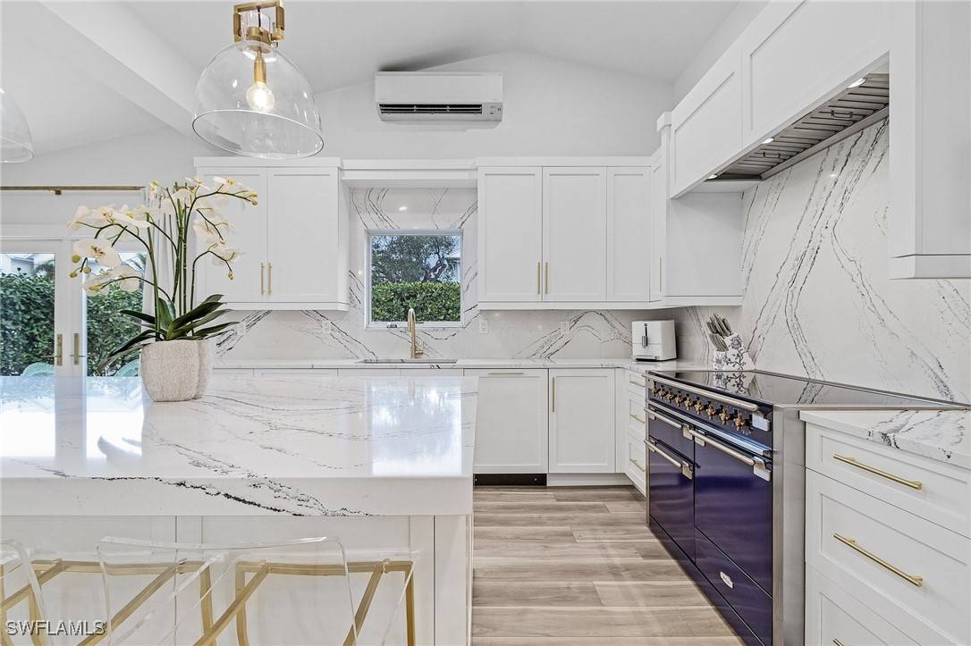 Naples, FL 34102,725 2nd ST S #4/5
