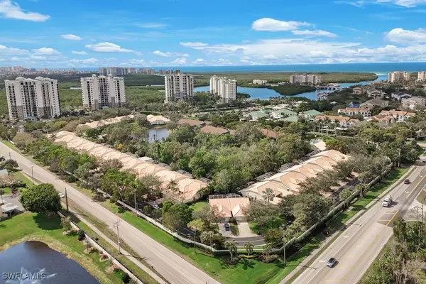 780 Wiggins Bay DR #18R, Naples, FL 34110