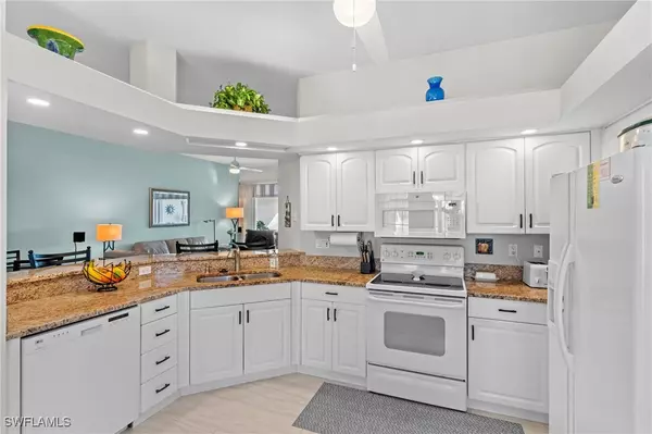 Naples, FL 34109,6800 Satinleaf RD S #202