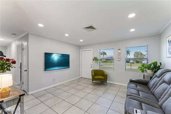 North Fort Myers, FL 33903,475 Grenier DR