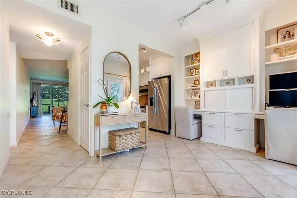 871 Tanbark DR #102, Naples, FL 34108