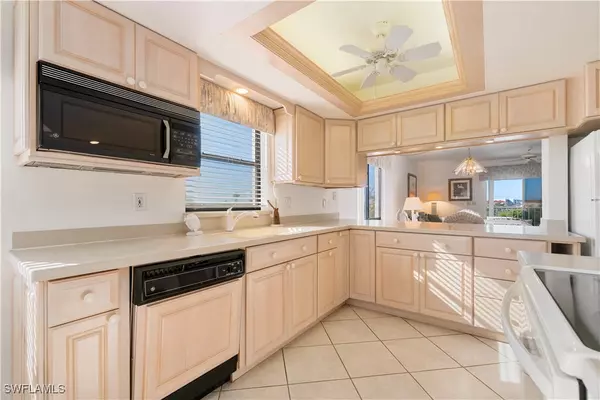 Fort Myers Beach, FL 33931,4371 Bay Beach LN #411