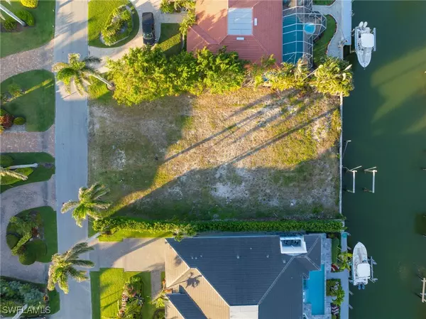 2165 Tarpon RD, Naples, FL 34102