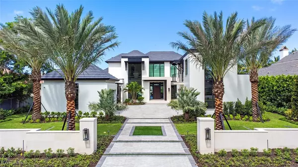 3300 Gin LN, Naples, FL 34102