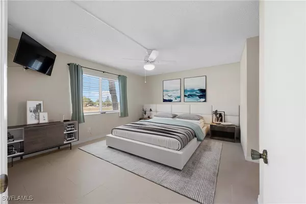 Naples, FL 34116,4372 27th CT SW #301