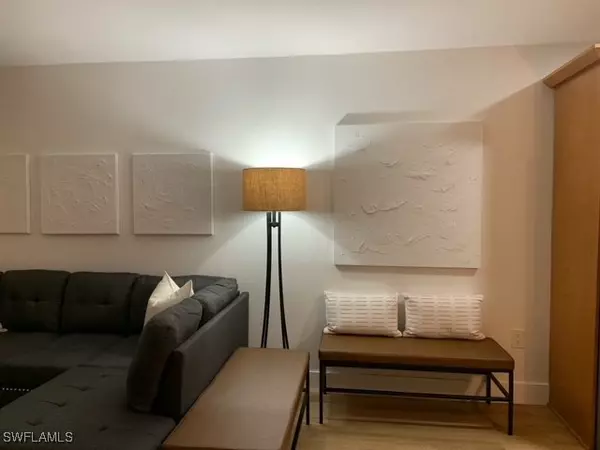 Naples, FL 34102,1417 Chesapeake AVE #201