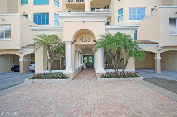 Naples, FL 34110,435 Dockside DR #B803