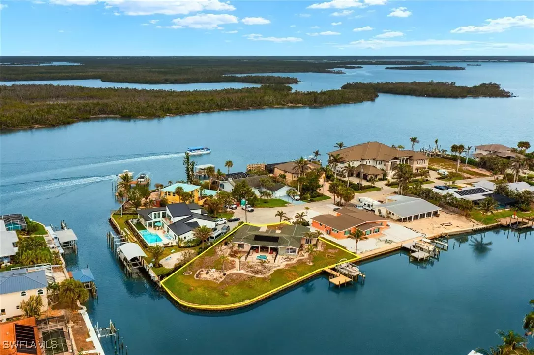 Fort Myers Beach, FL 33931,675 Randy LN