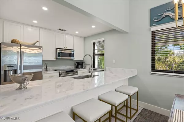 Sanibel, FL 33957,974 Greenwood CT S