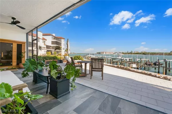 304 La Peninsula BLVD #304, Naples, FL 34113