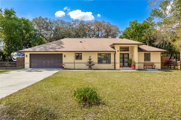 1022 Woods DR,  Labelle,  FL 33935