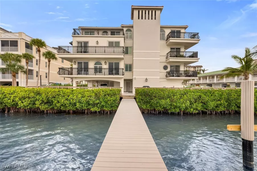 9400 Gulf Shore DR #3, Naples, FL 34108