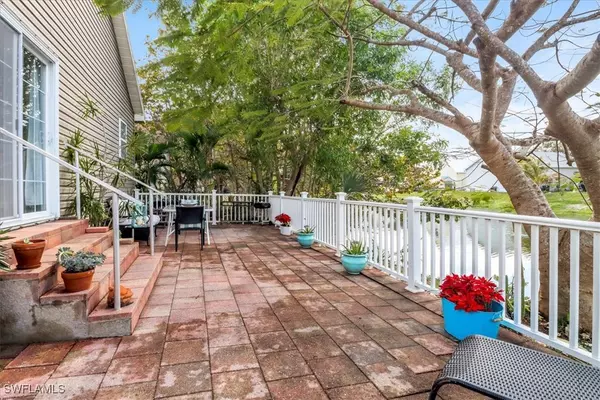 Naples, FL 34104,370 Leawood CIR