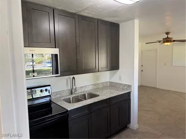 Fort Myers, FL 33919,8101 Country RD #101