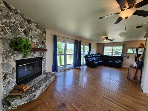 Punta Gorda, FL 33982,373 Hile LN