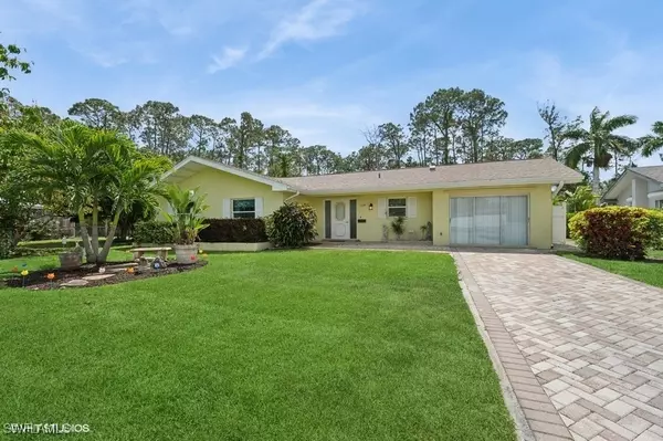 Naples, FL 34105,2228 Poinciana DR