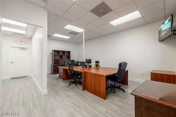 North Fort Myers, FL 33917,7997 Mercantile ST #10