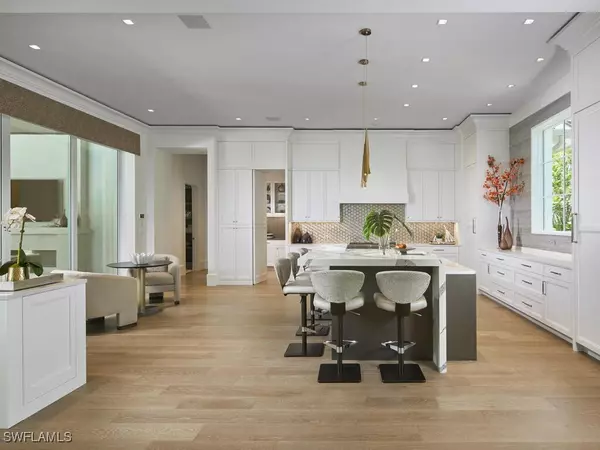 Naples, FL 34102,2075 Gordon DR E