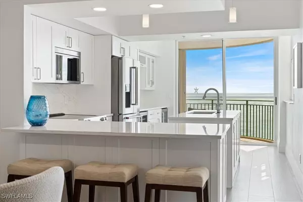 Marco Island, FL 34145,980 Cape Marco DR #805