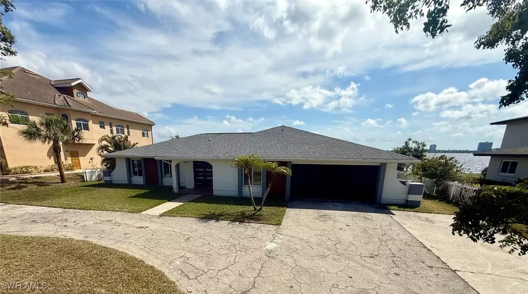 111 E North Shore AVE, North Fort Myers, FL 33917