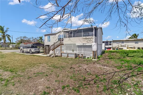Chokoloskee, FL 34138,228 Mamie ST
