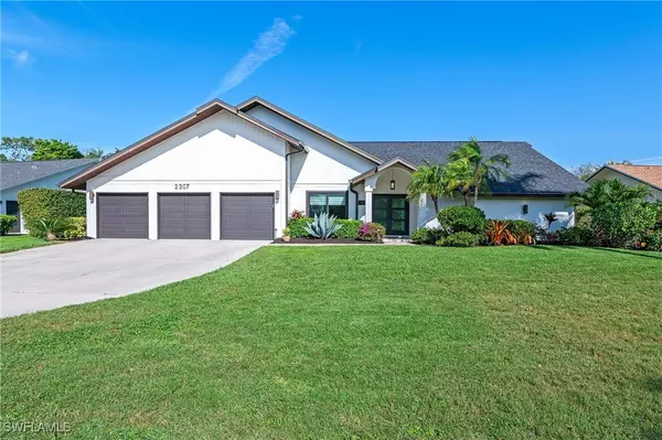 2307 Queens WAY, Naples, FL 34112
