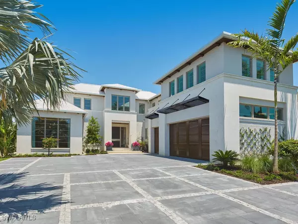 3233 Gin LN, Naples, FL 34102