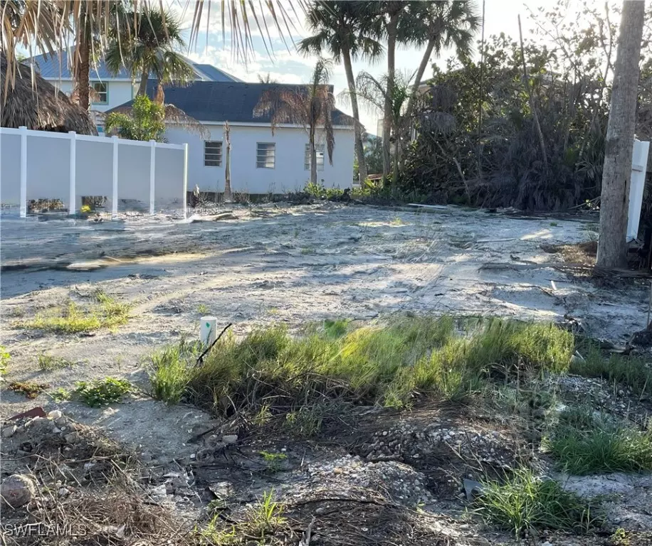 Fort Myers Beach, FL 33931,260 Miramar ST