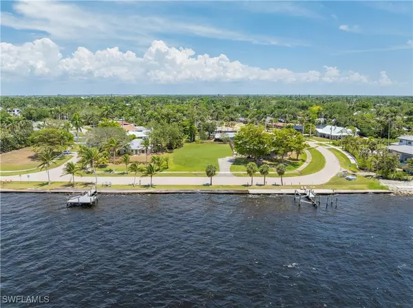 Fort Myers, FL 33919,6105 W Riverside DR