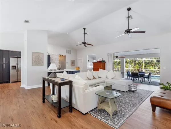 1377 Coconut DR, Fort Myers, FL 33901