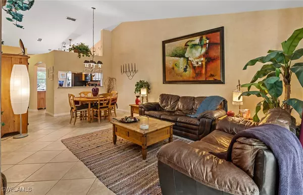 6665 Huntington Lakes CIR #202, Naples, FL 34119