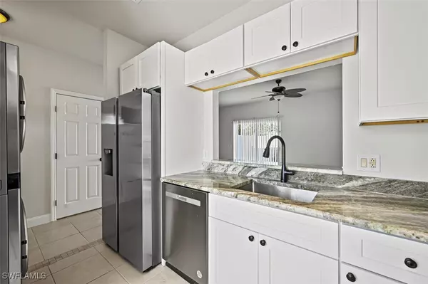 6111 Lake Front DR, Fort Myers, FL 33908