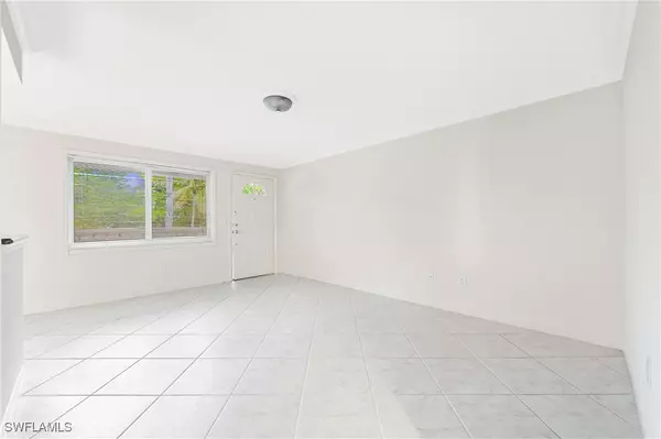 Naples, FL 34102,950 7th AVE S #26