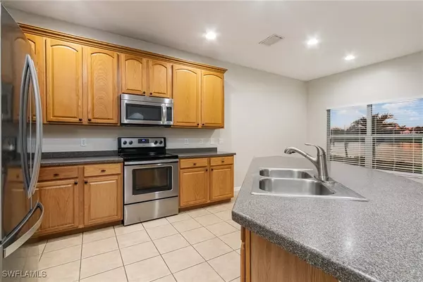 Cape Coral, FL 33991,2426 Verdmont CT