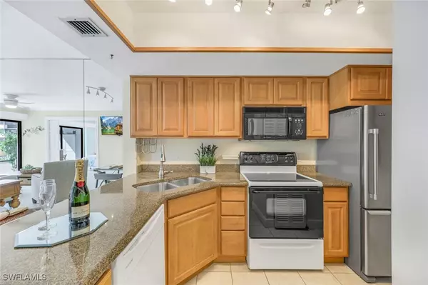 Naples, FL 34103,600 Neapolitan WAY #105