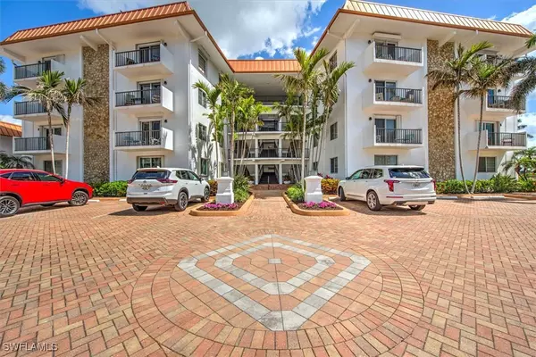 Naples, FL 34103,2900 Gulf Shore BLVD N #410