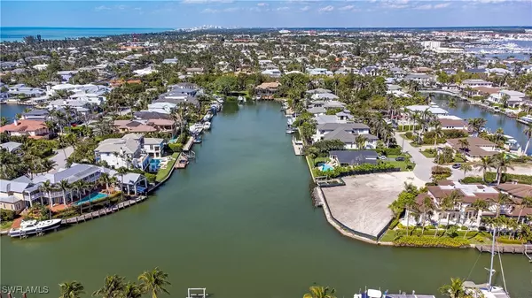 Naples, FL 34102,2020 5th ST S