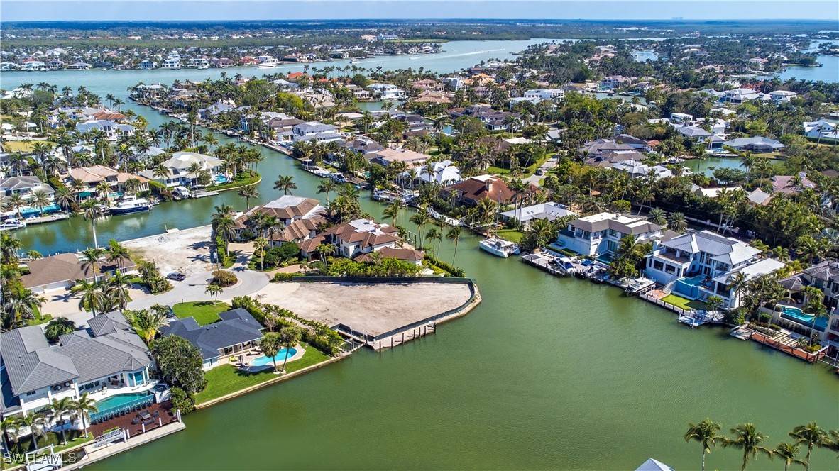 Naples, FL 34102,2020 5th ST S