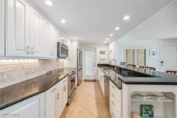 Naples, FL 34103,3000 Gulf Shore BLVD N #207