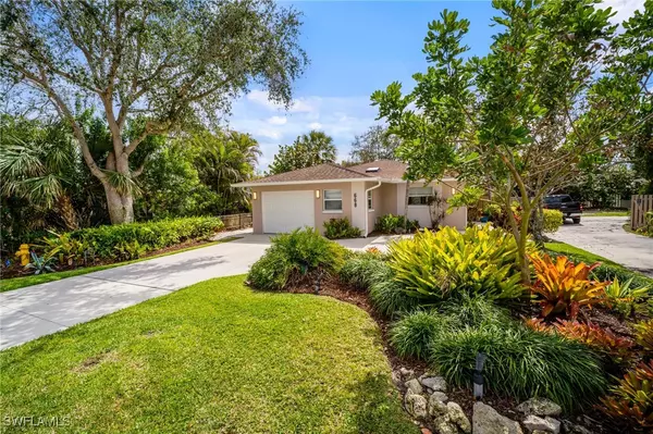 Naples, FL 34108,668 95th AVE N