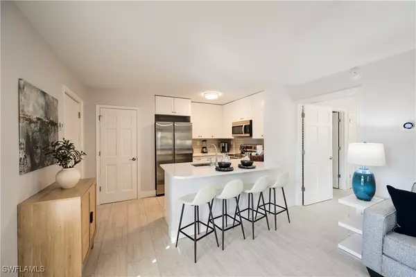 655 8th AVE S #3, Naples, FL 34102